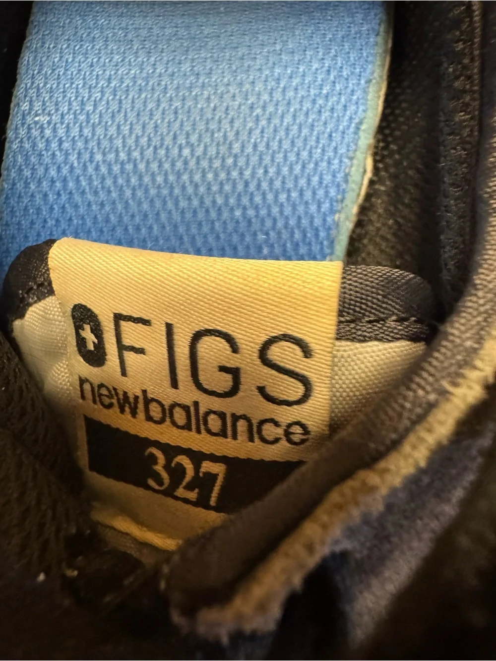 New Balance 327 Gray & White Sneakers – Size 5.5